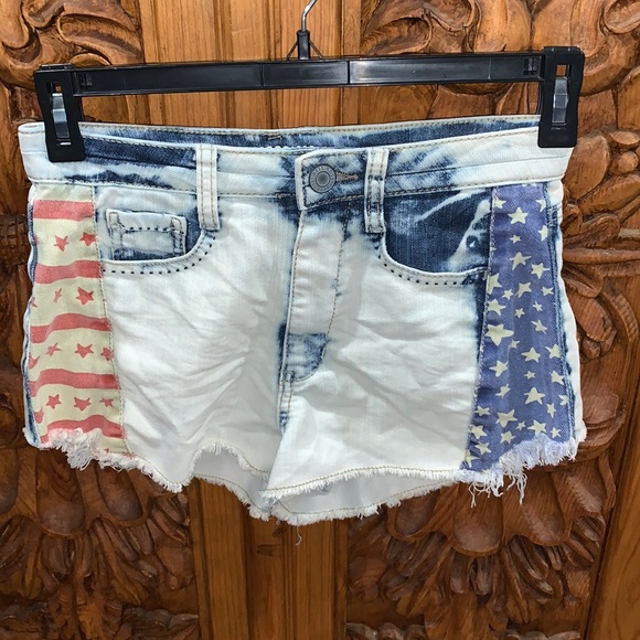 Mossimo Supply Co. Pants - EUC Mossimo size 7 denim flag shorts